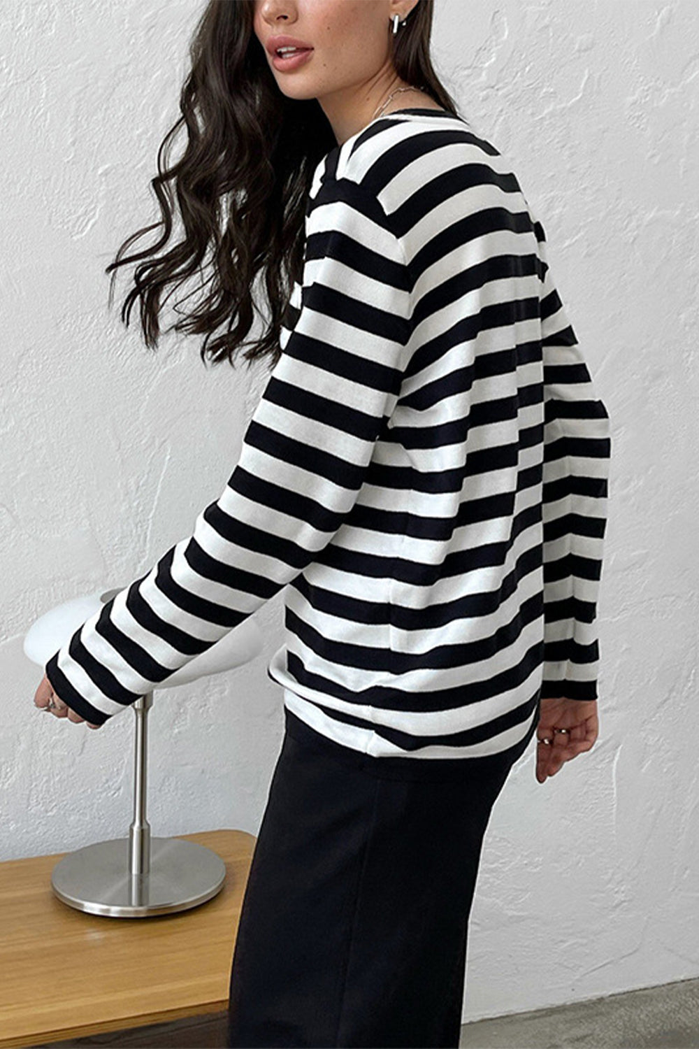 Women's Cozy Striped Sweater with Round Neck and Long Sleeves