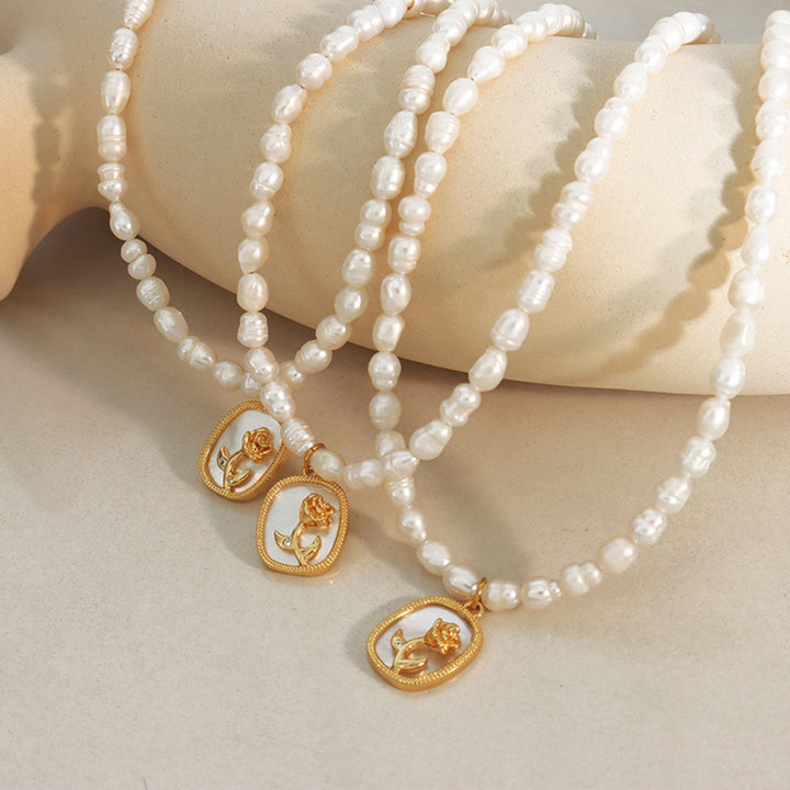 Women's Pearl Necklace in 18K Gold Plating