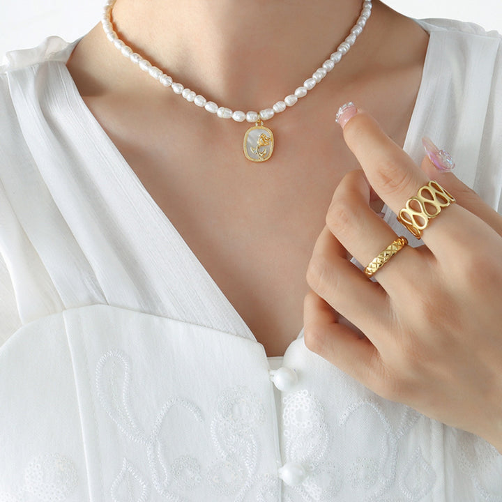 Women's Pearl Necklace in 18K Gold Plating