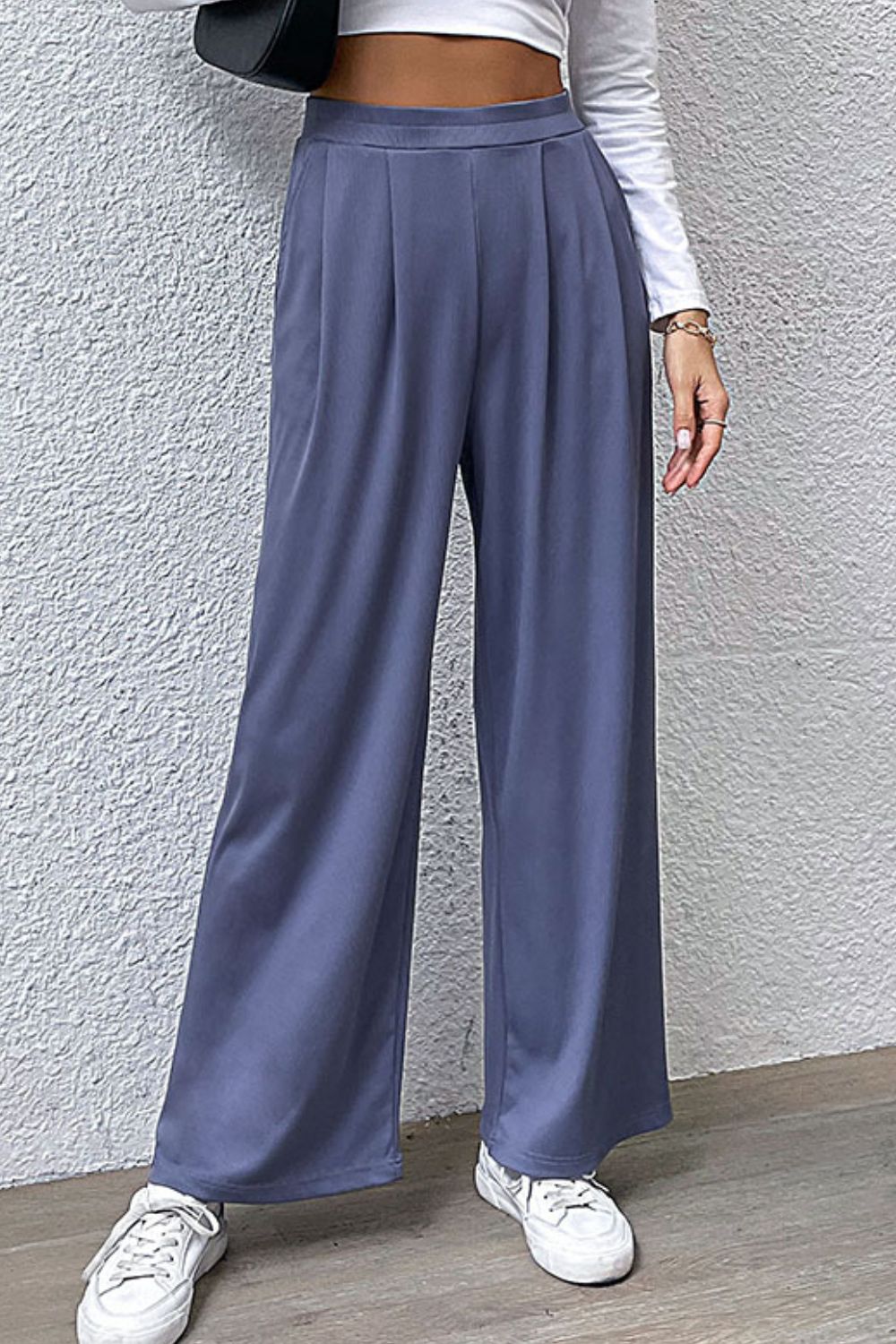 Women's Wide-Leg Pants with Pleated Details and Pockets