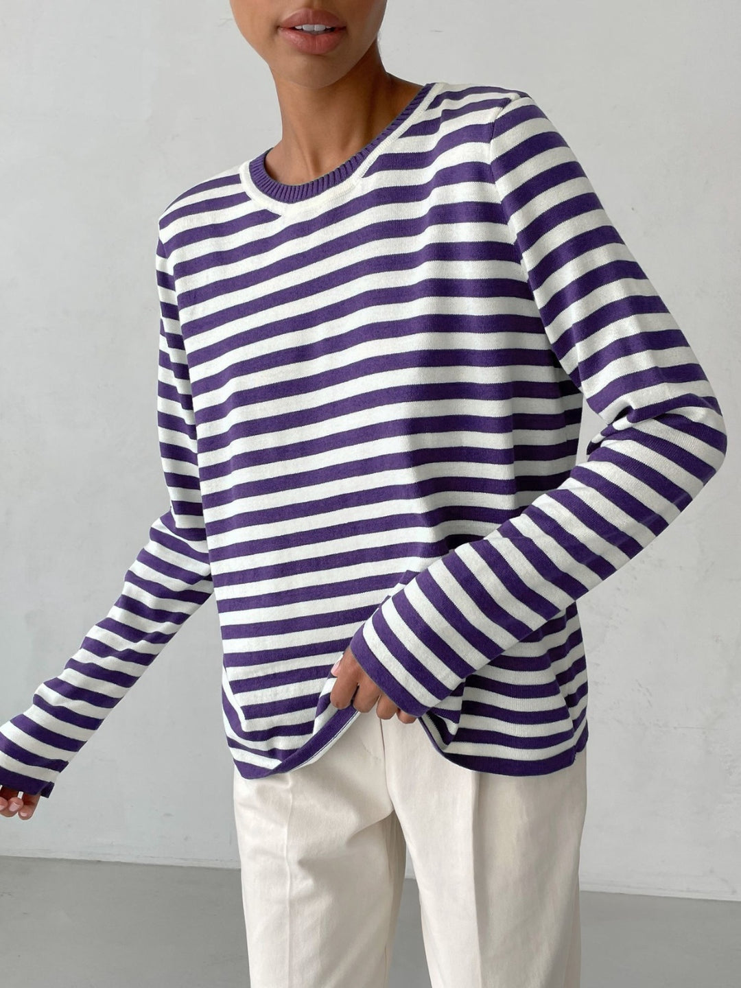 Women's Cozy Striped Sweater with Round Neck and Long Sleeves