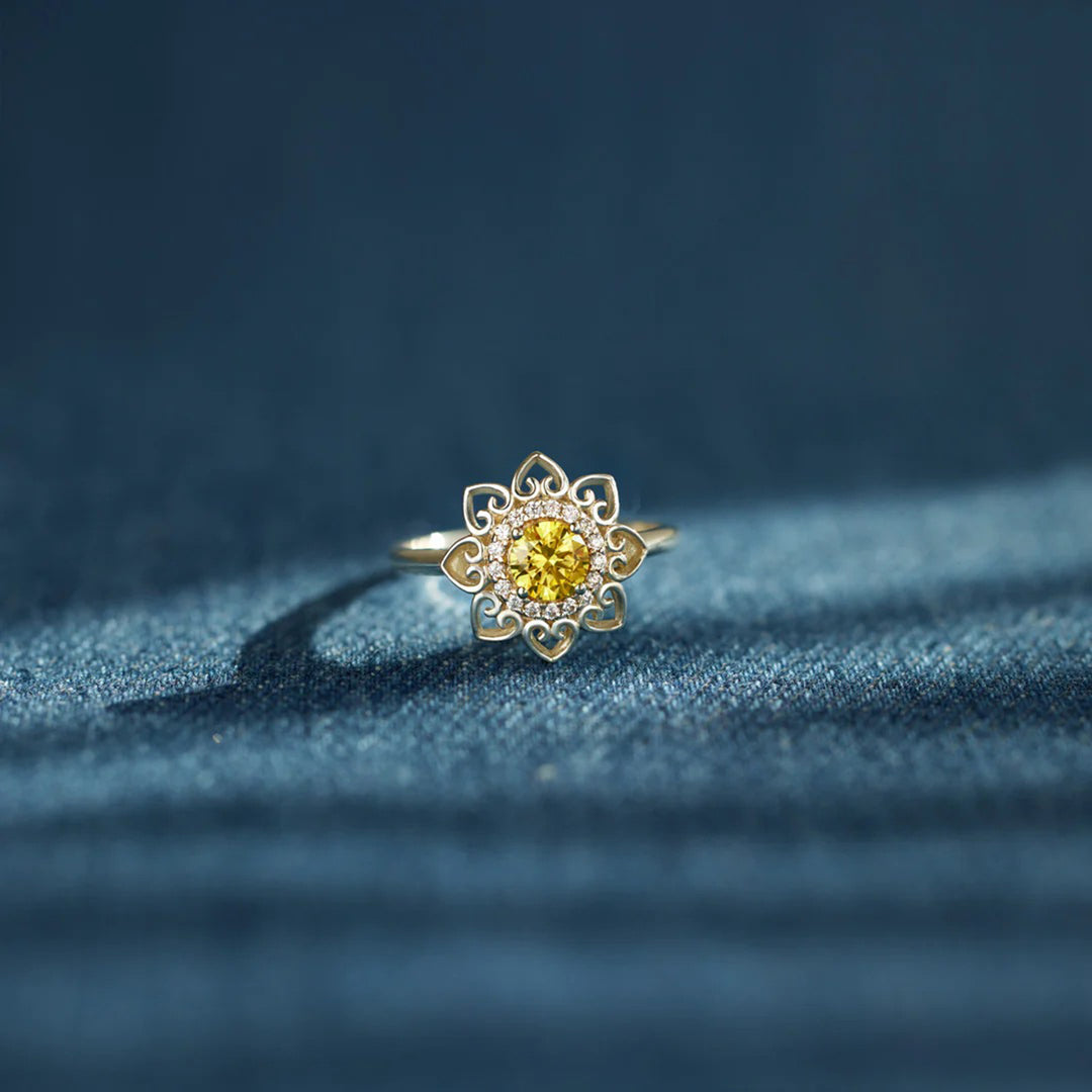 Women's Flower-Shaped Zircon Sterling Silver Ring