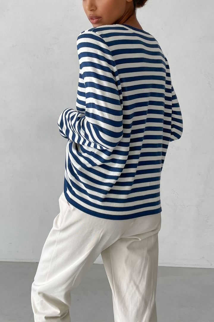 Women's Cozy Striped Sweater with Round Neck and Long Sleeves