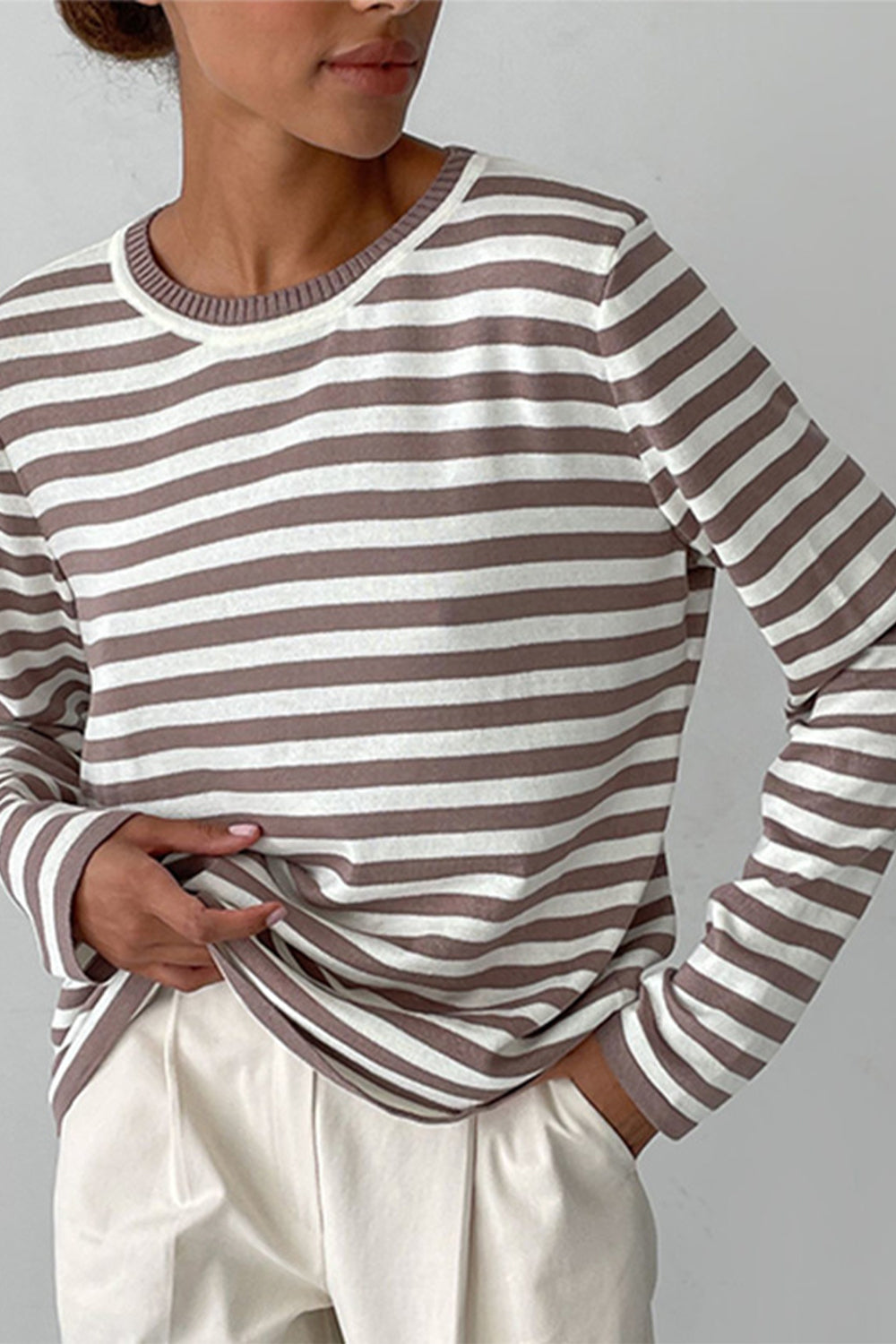 Women's Cozy Striped Sweater with Round Neck and Long Sleeves