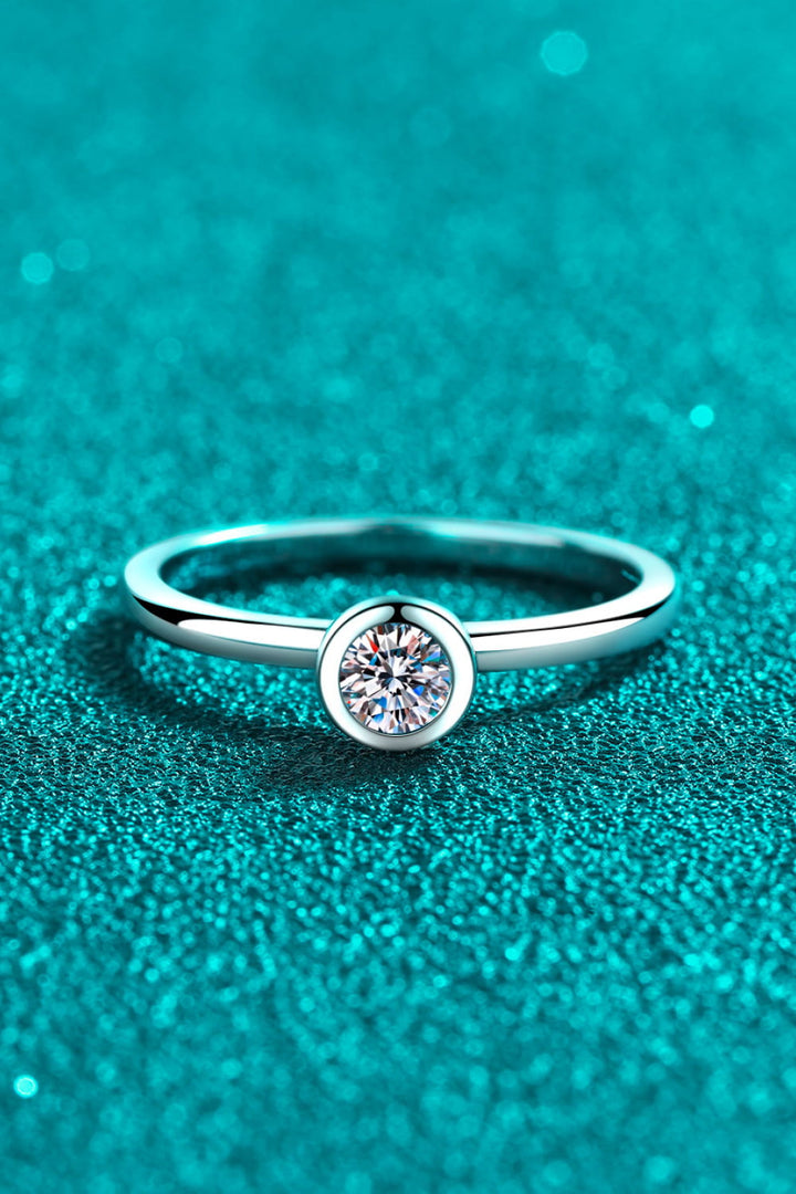 Women's Moissanite Solitaire Ring