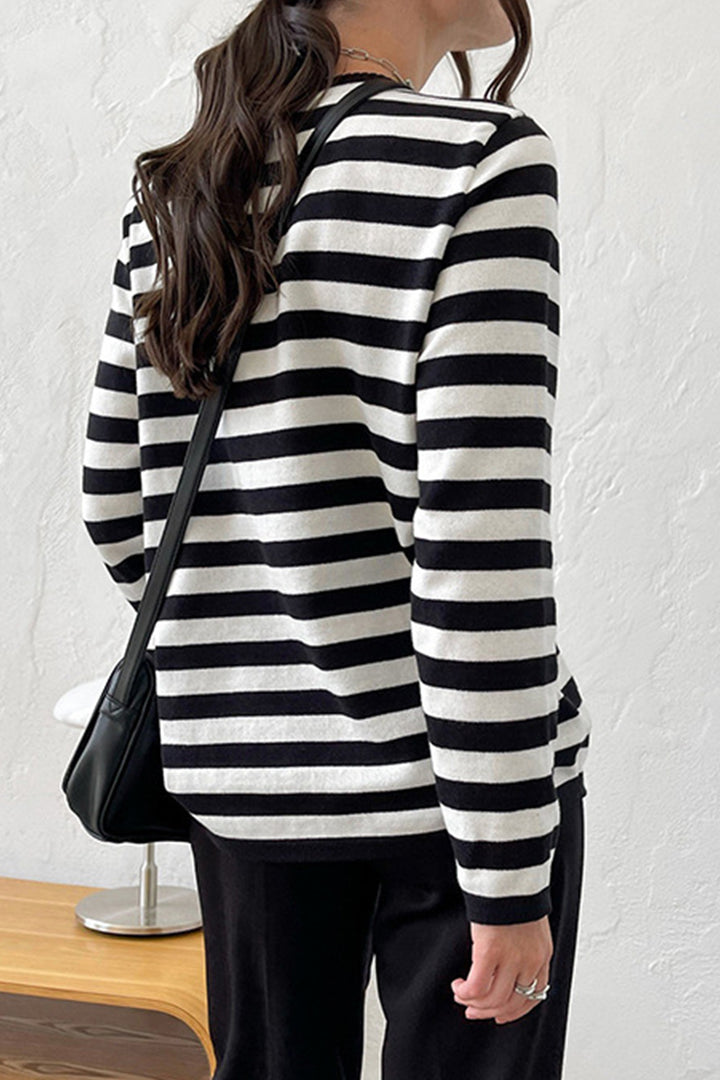 Women's Cozy Striped Sweater with Round Neck and Long Sleeves