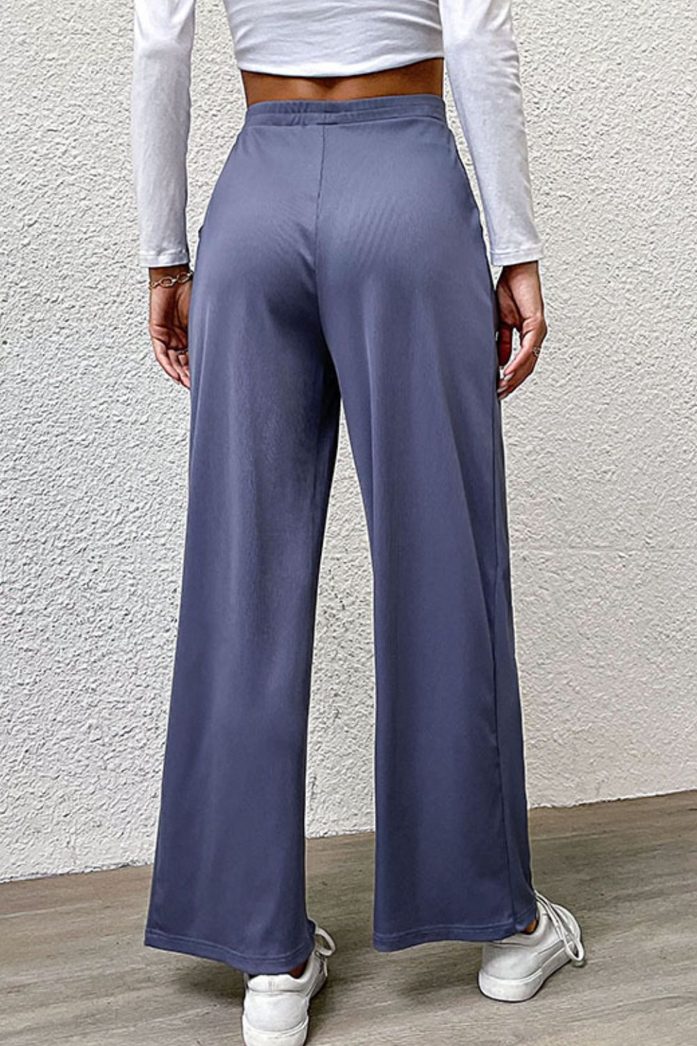 Women's Wide-Leg Pants with Pleated Details and Pockets