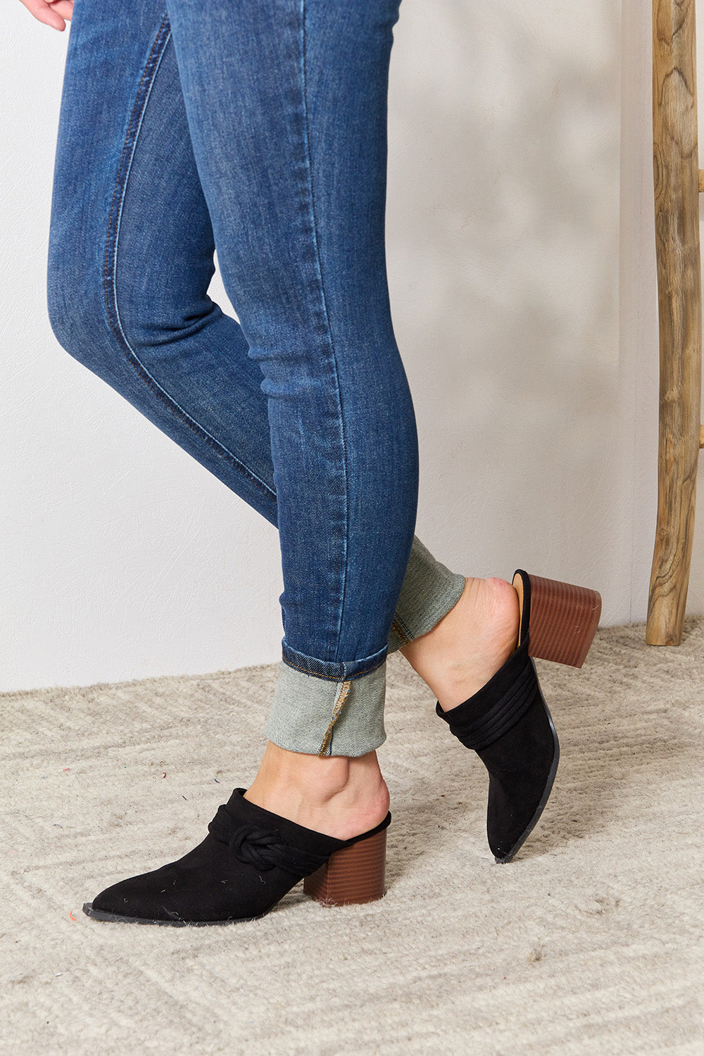 East Lion Corp Pointed-Toe Braided Trim Mules