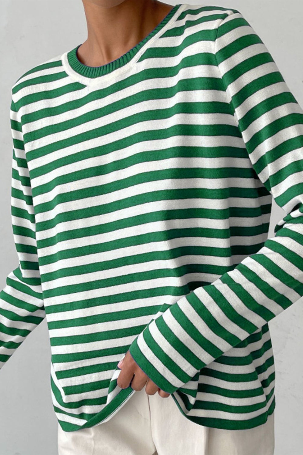 Women's Cozy Striped Sweater with Round Neck and Long Sleeves