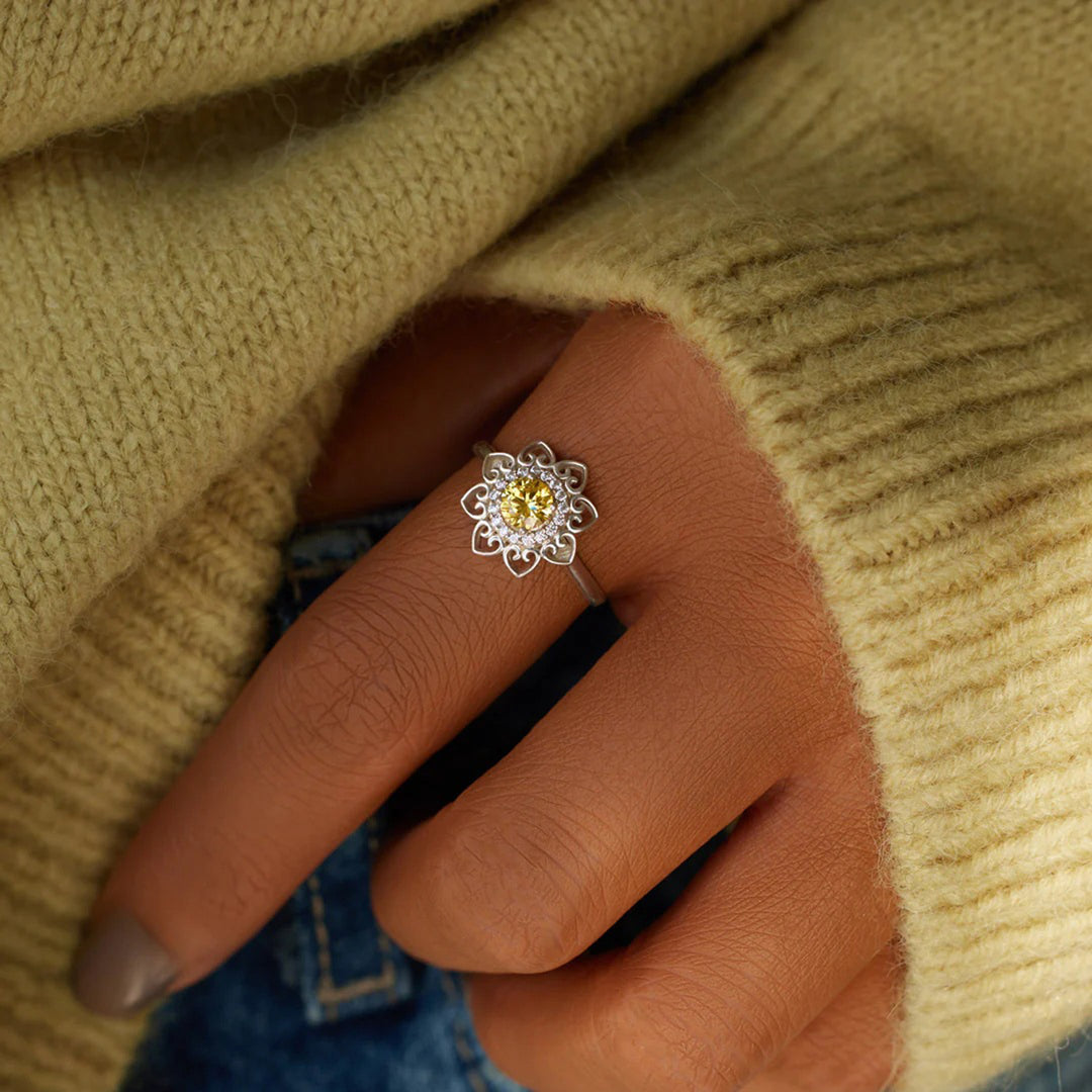 Women's Flower-Shaped Zircon Sterling Silver Ring